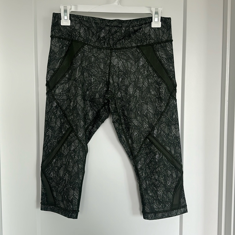 Lululemon Capri leggings leaf